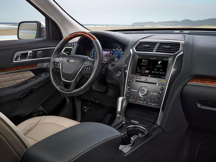  Ford Explorer Platinum 2015 года  (фото 25 из 33)